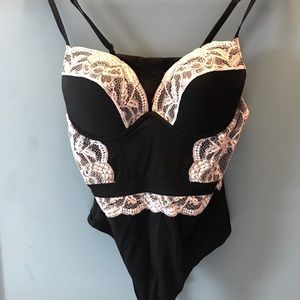 Intimate wear.Formed bra with snap closure bottom